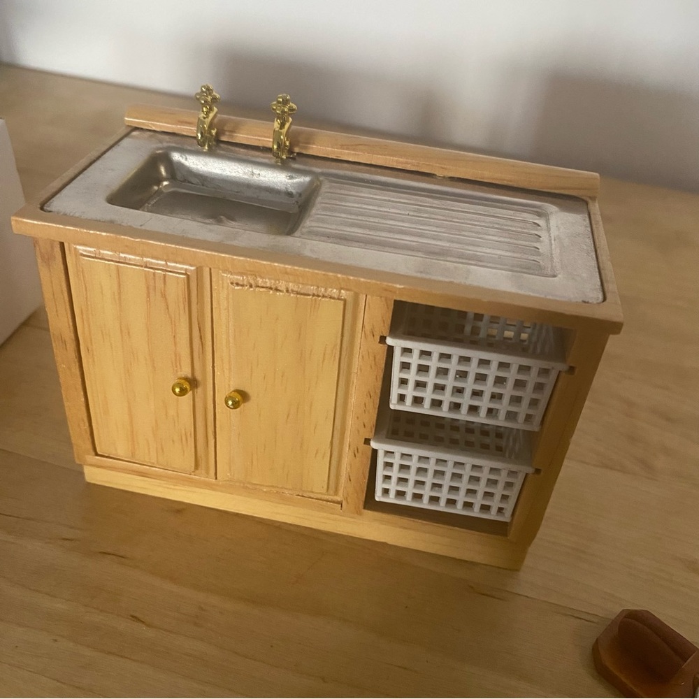 EUC Collectible Miniature Kitchen Sink Unit with Baskets